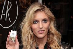 Anja Rubik promuje swoje perfumy