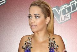 Rita Ora znów pochwaliła się bujnym biustem. Do BBC wpłynęło ponad 400 skarg