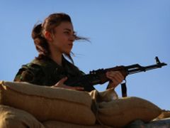 Jak wygląda życie Kurdyjek na wojnie?