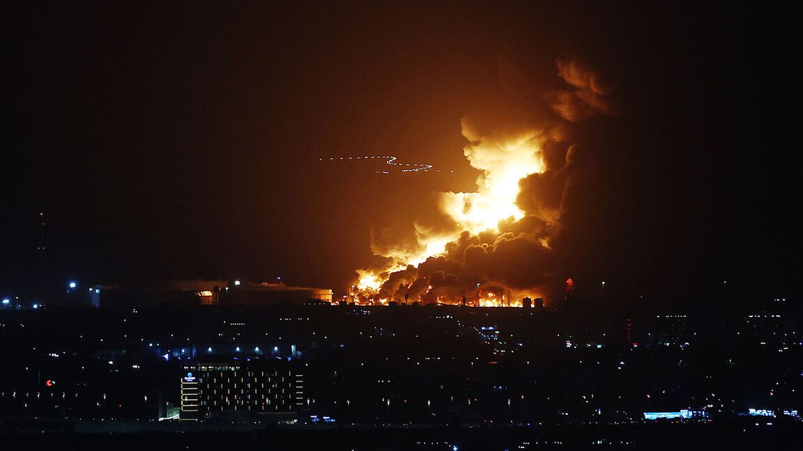 Zdjęcie okładkowe artykułu: Getty Images / Lars Baron / Na zdjęciu: pożar rafinerii Aramco w pobliżu toru F1