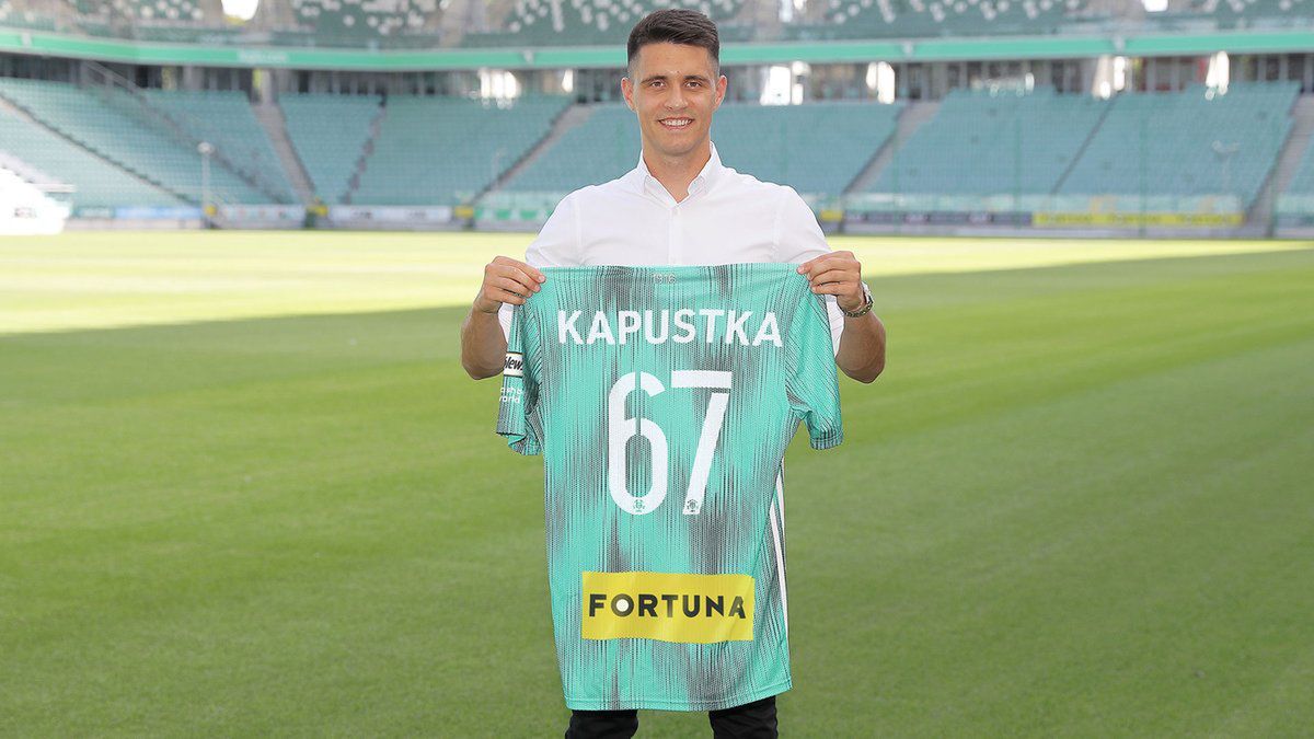 Materiały prasowe / Mateusz Kostrzewa/legia.com / Bartosz Kapustka po transferze do Legii
