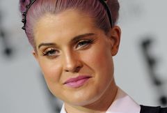 Co się dzieje z twarzą Kelly Osbourne?