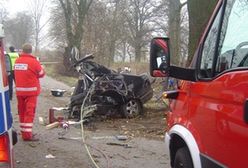 Samochód rozerwany na dwie części