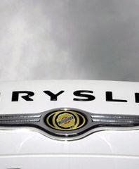 Sprzedaż samochodów spada na łeb na szyję