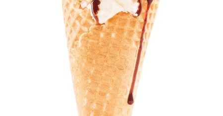 Lody w rożku z czekoladową polewą z orzechami (wszystkie smaki poza czekoladowym)
