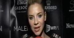 Natalia Lesz kłuje
