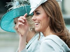 Aukcja kapeluszy Kate Middleton