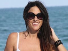 Claudia Romani na plaży