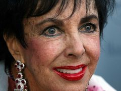 Elizabeth Taylor najwięcej zarabiającą nieżyjącą gwiazdą