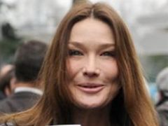 Co się stało z twarzą Carli Bruni?