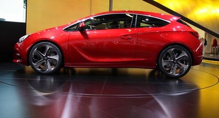 Astra na potężnych kołach - Opel GTC Paris