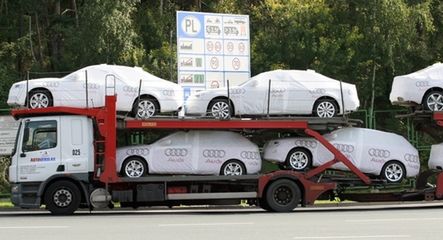 Co trzecie auto z polskich salonów jedzie na Zachód