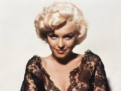 Zdjęcia z prześwietlenia M.Monroe na aukcji