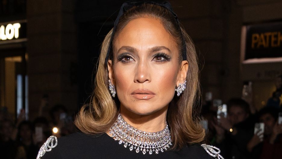 Jennifer Lopez zadała szyku w długiej czarnej kreacji