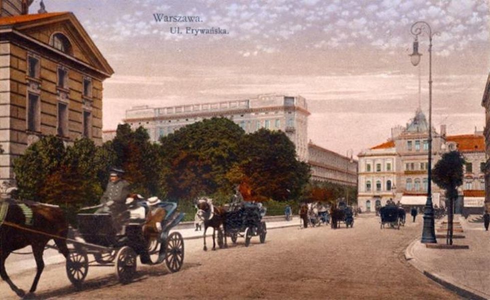 Od placu Dąbrowskiego do Pałacu Czapskich (SPACER)