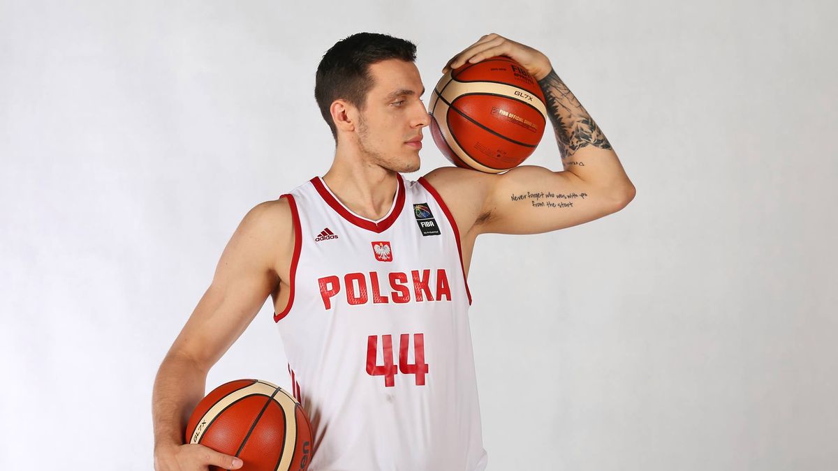 Dominik Olejniczak w koszulce reprezentacji Polski