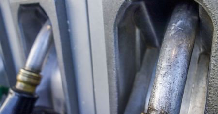 Sprzedaż paliw z legalnych źródeł nieustannie rośnie, ale szara strefa wciąż istnieje