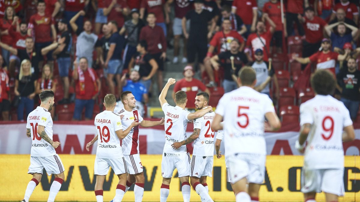 Materiały prasowe / ŁKS Łódź / CYFRASPORT / Radosław Jóźwiak / Na zdjęciu: radość piłkarzy ŁKS-u Łódź