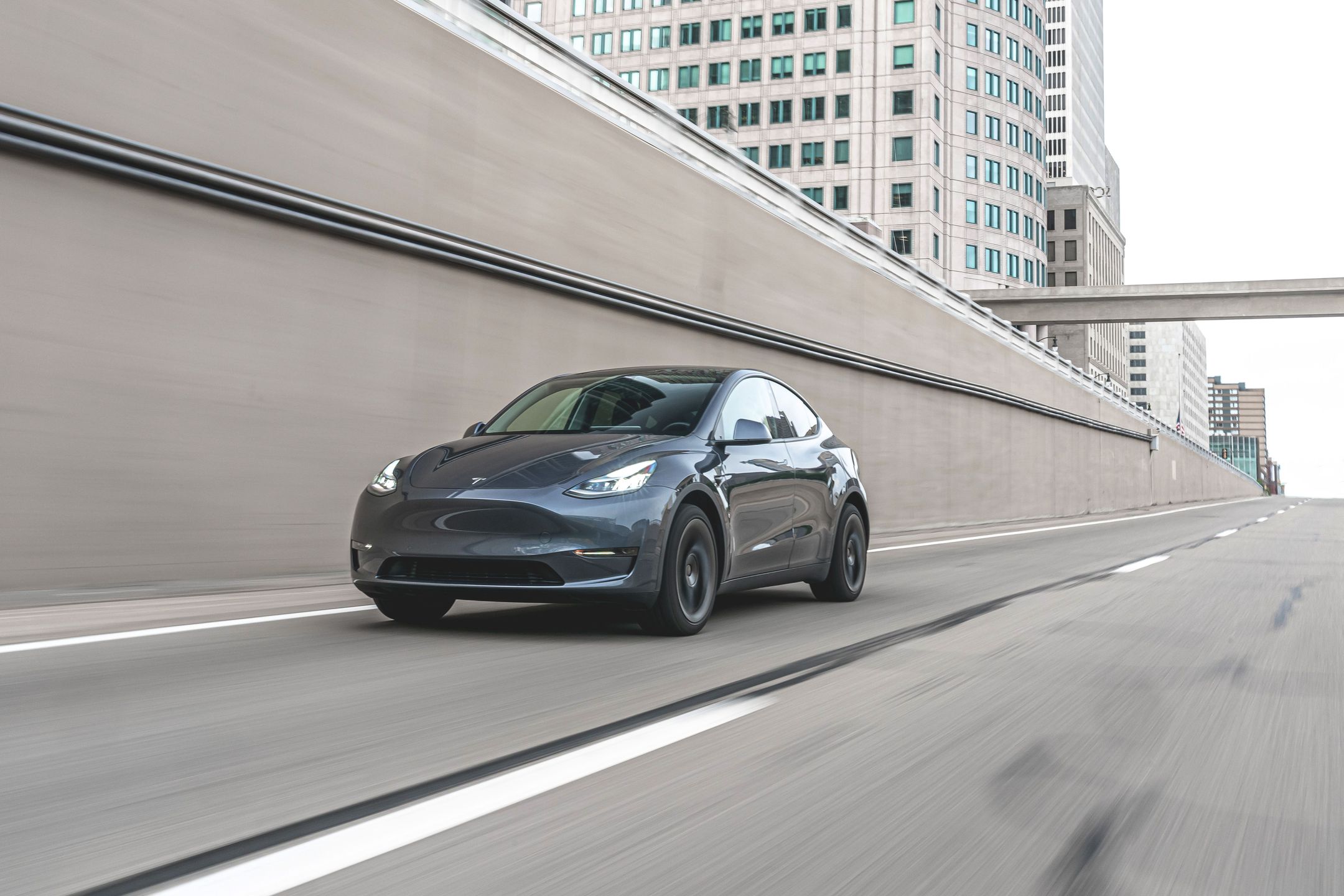 Przyszłość jest teraz, co udowadnia Tesla Model Y
