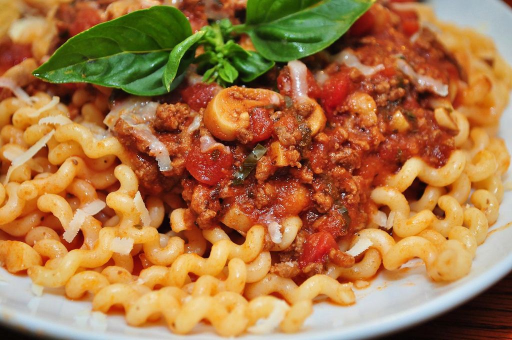 Mrożony makaron z wołowiną i sosem pomidorowym o obniżonej zawartości tłuszczu