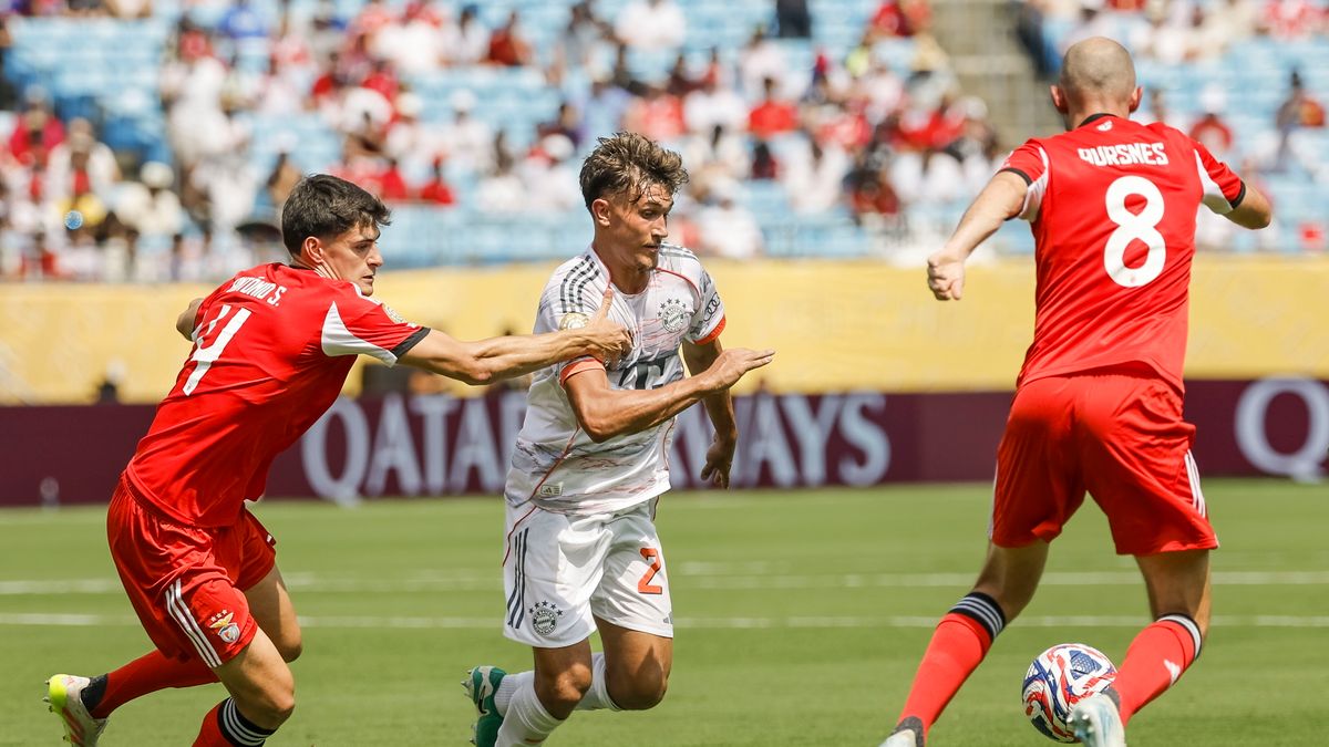 PAP/EPA / PAP/EPA/ERIK S. LESSER / Benfica pokonała Bayern i wygrała grupę
