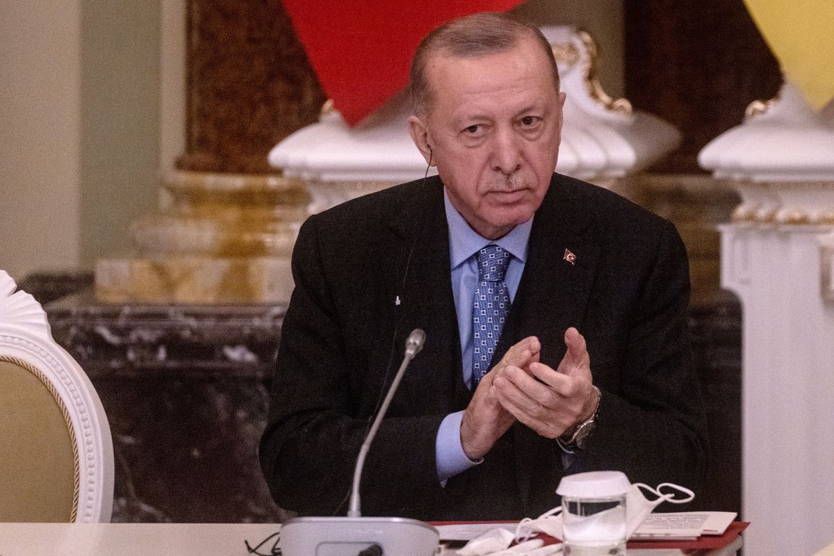 Turecki prezydent Recep Tayyip Erdogan rozgrywa własną grę i zamierza tak długo uniemożliwiać Szwecji i Finlandii wejście do NATO, aż osiągnie swoje cele 