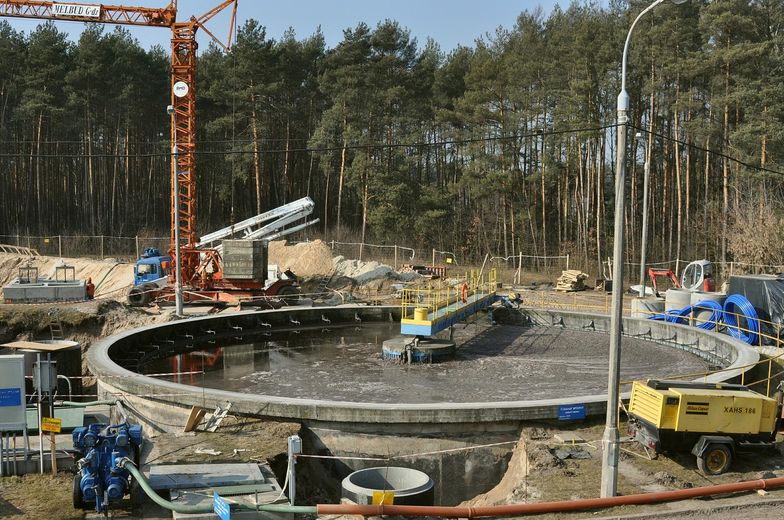 Najwięcej pieniędzy wydawano na ochronę wód i powietrza.