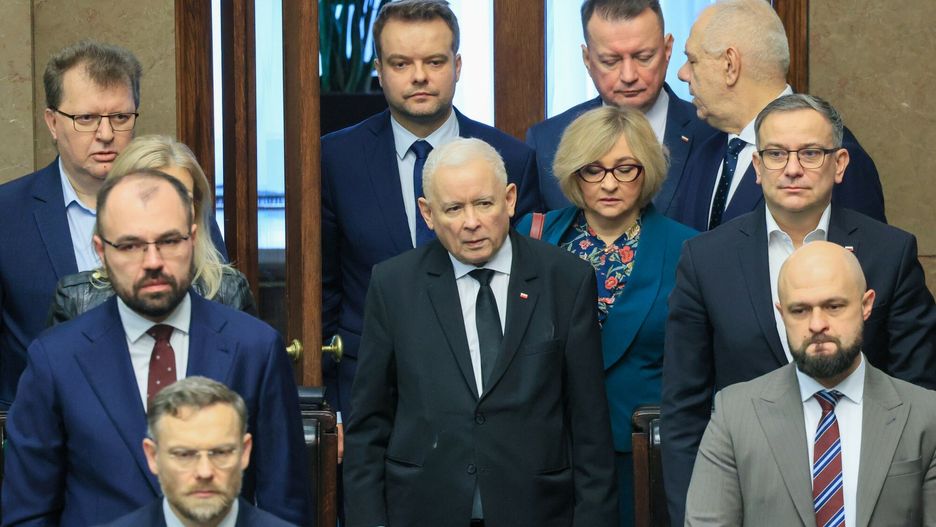 Jarosław Kaczyński z politykami PiS ma napisać nową Konstytucję