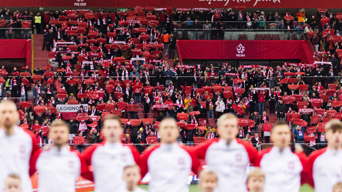 WP SportoweFakty / Tomasz Fijałkowski / Na zdjęciu: kibice reprezentacji Polski na PGE Narodowym w Warszawie