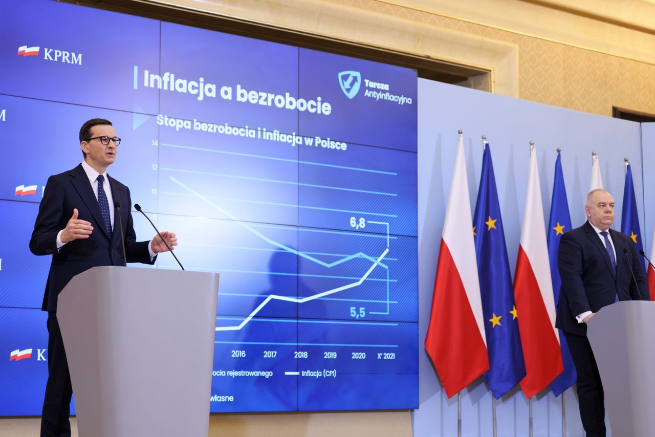 Premier Mateusz Morawiecki i wicepremier Jacek Sasin zwołali konferencję prasową, aby zaprezentować tarczę antyinflacyjną. 