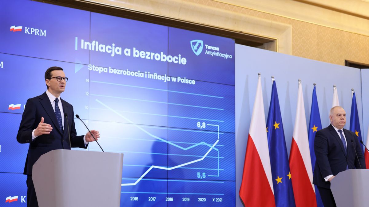 Premier Mateusz Morawiecki i wicepremier Jacek Sasin zwołali konferencję prasową, aby zaprezentować tarczę antyinflacyjną. 