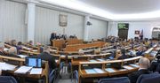 Senat zajmie się ustawą o KNF. Rozpatrzy przepis umożliwiający przejmowanie banku przez inny bank