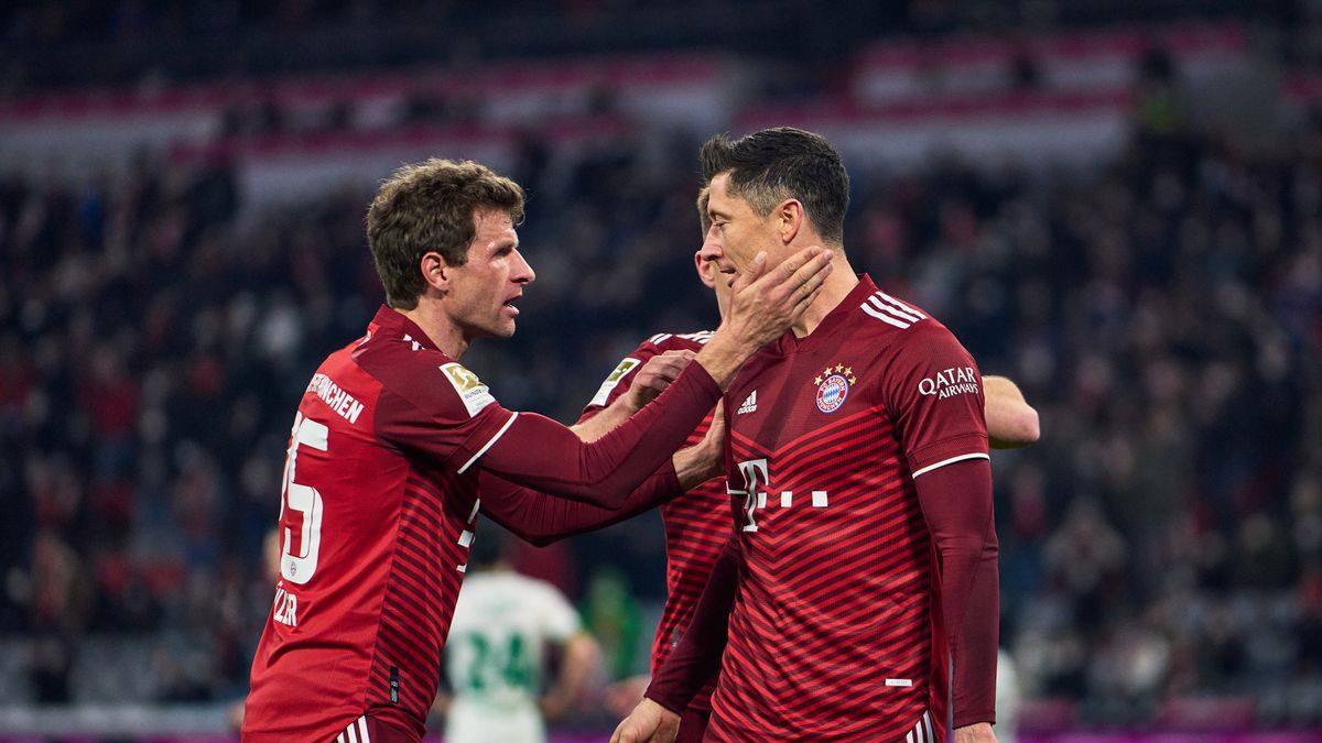 Zdjęcie okładkowe artykułu: Getty Images / L. Theising/FC Bayern / Na zdjęciu: Thomas Mueller i Robert Lewandowski