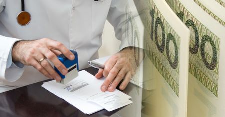 Zmiany w pensjach medyków. Prezes NFZ wskazuje powód