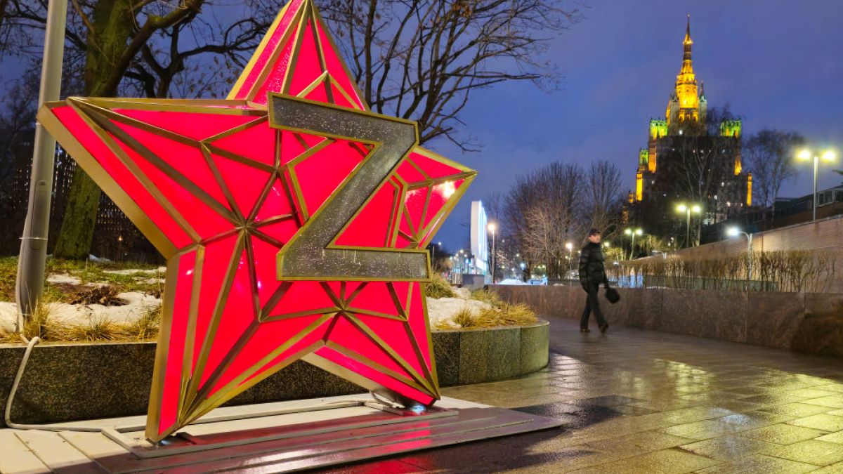 "Dekoracja świąteczna" w pobliżu ambasady. Zdj. ze stycznia 2024