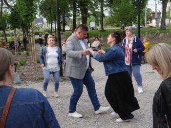 Parkowe granie i pląsanie, czyli Potańcówka pod chmurką w Gomunicach