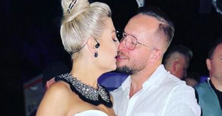 Magdalena Narożna w białej sukni w ramionach ukochanego. Był ślub?