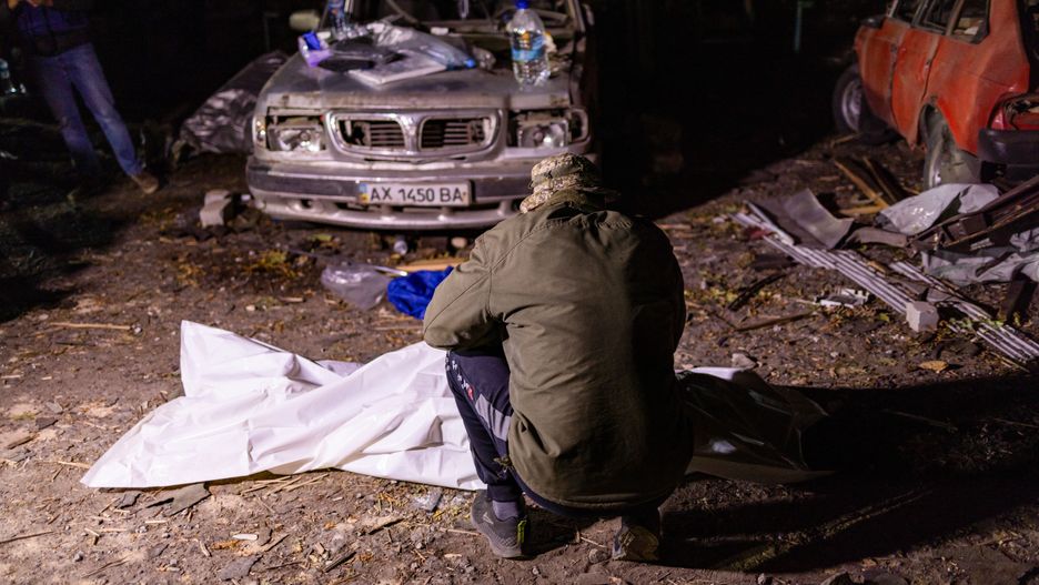 Rosyjski pocisk uderzył w kawiarnię we wsi Hroza. 