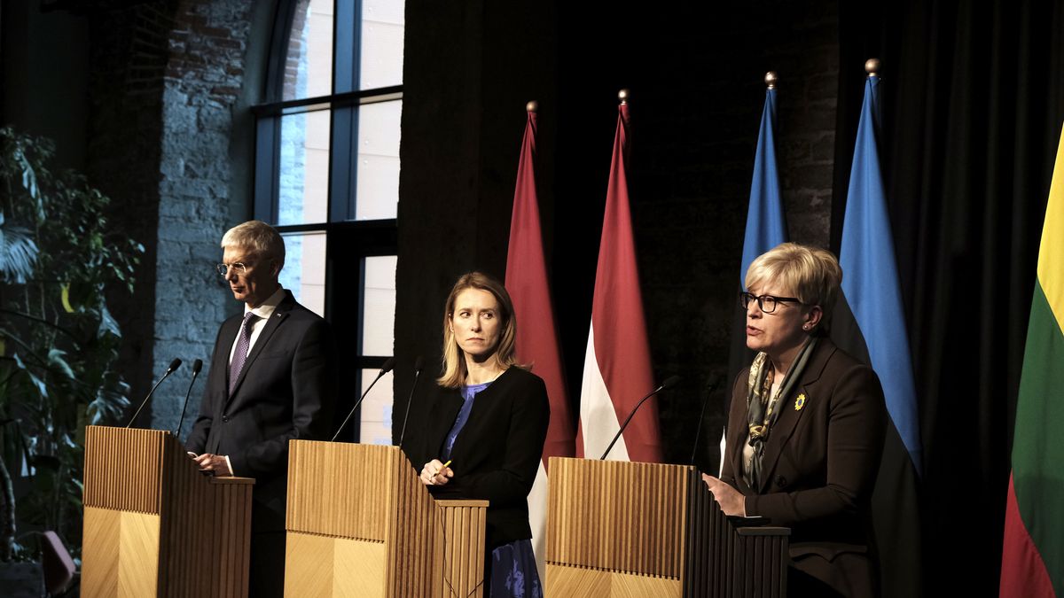 Na zdjęciu premierzy Estonii, Łotwy oraz Litwy: Kaja Kallas, Arturs Kriszjanis Karinsz oraz Ingrida Szimonyte