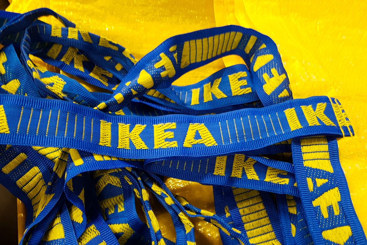 Tęczowe torby wracają do sklepów IKEA