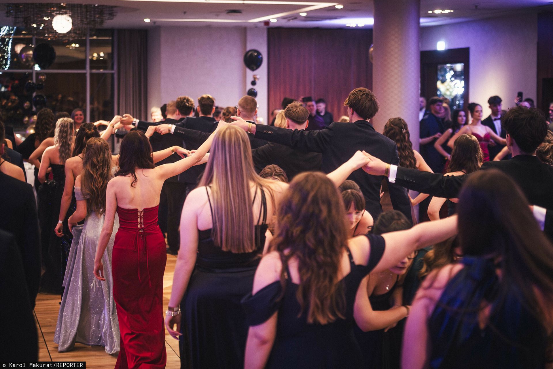 wiadomości,aktualności,WP Wiadomości Przywłaszczyła składki na studniówkę. Matka uczennicy z zarzutami