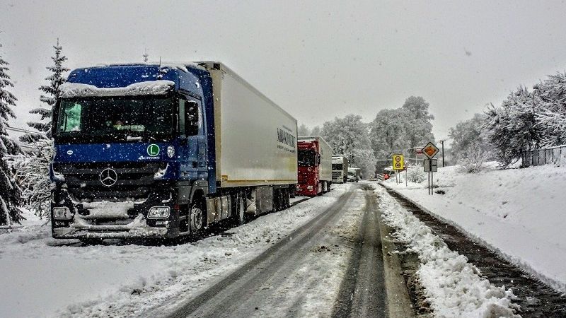 śnieg cieżarówki tiry paraliż ślisko zima