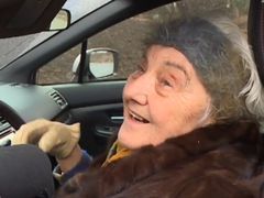81-letnia Polka za kierownicą 300-konnego auta