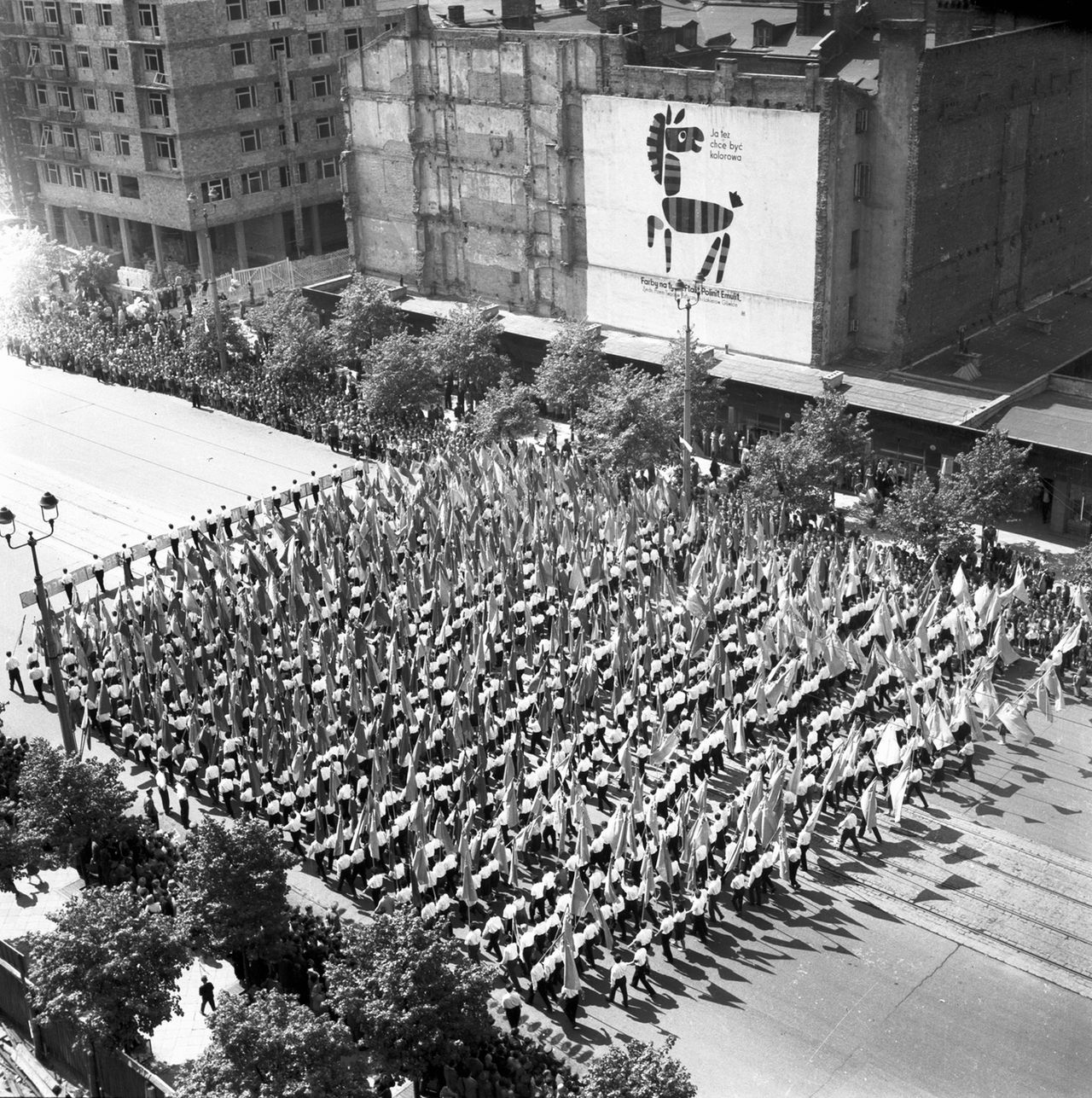 Pochód 1-majowy na ulicy Marszałkowskiej, 1961-05-01.