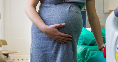 Poród naturalny po cc – czy to możliwe?