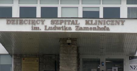 Czteromiesięczna dziewczynka w szpitalu z licznymi obrażeniami. Sąd tymczasowo aresztował jej ojca