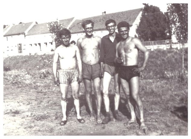 Perełki z archiwum Martina kryją się również na fotografiach. Tutaj zdjęcie chłopaków po zawodach w Brezolupach. Od lewej: Godava, Oravec, Bartfay Vojtech, Dedina.