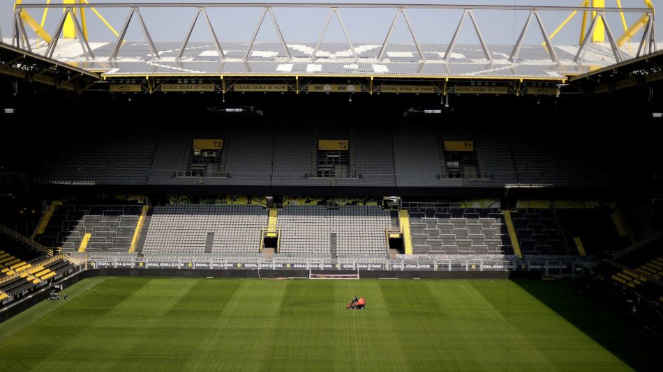 Zdjęcie okładkowe artykułu: PAP/EPA / FRIEDEMANN VOGEL / Na zdjęciu: Signal Iduna Park w Dortmundzie