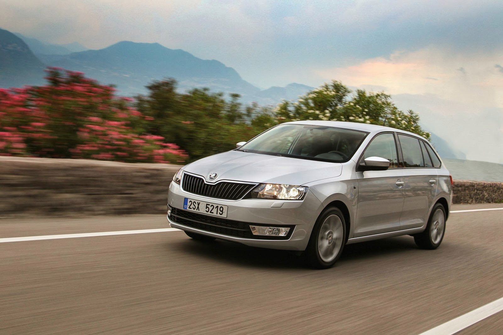 Škoda Rapid Spaceback - obszerna galeria od producenta 45