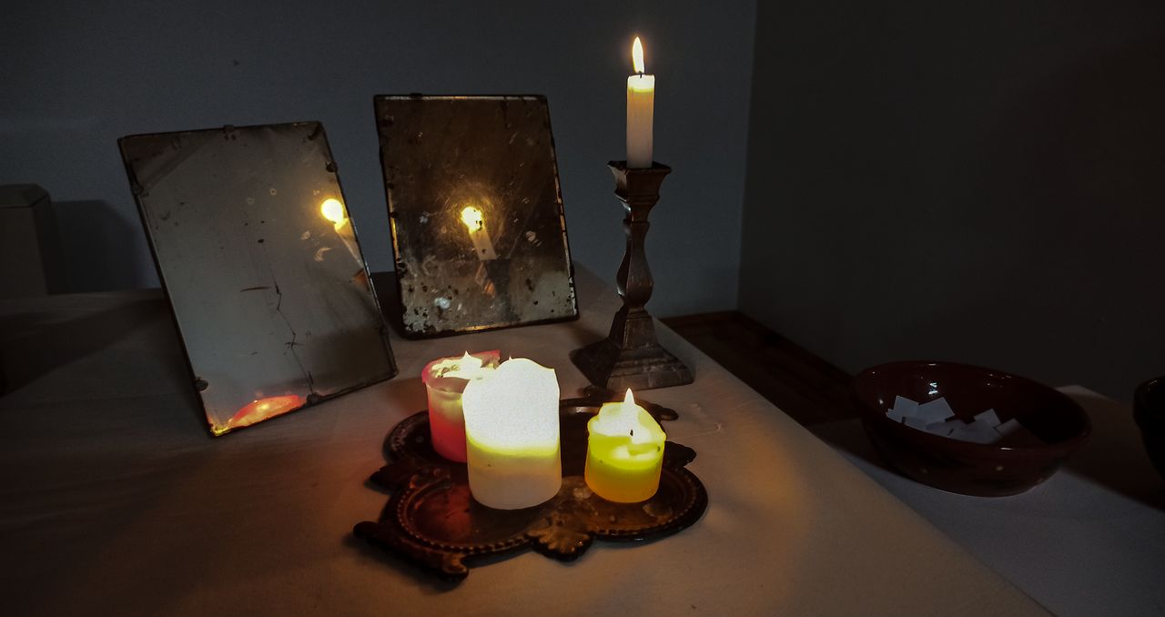 Andrzejki 2025: najciekawsze zwyczaje i wróżby